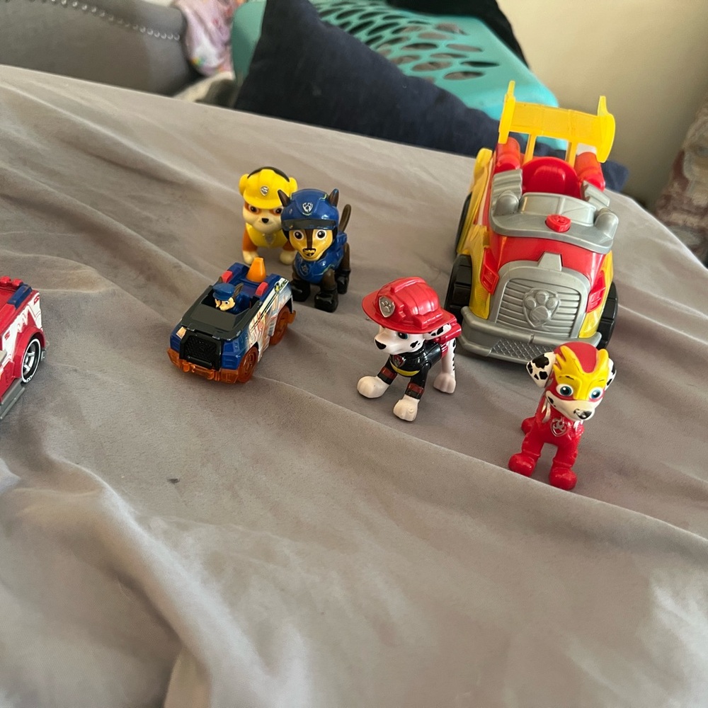 Paw Patrol Rescue Figure and Truck Set - Red, Yellow, Blue